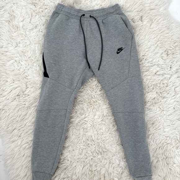 Nike Tech Sweatpants Size small - Picture 1 of 2